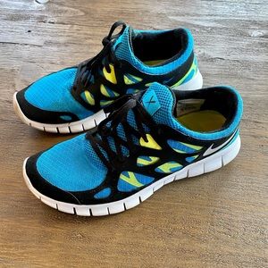 NIKE FREE RUN 2 Men's 10.5 sneakers. Like new